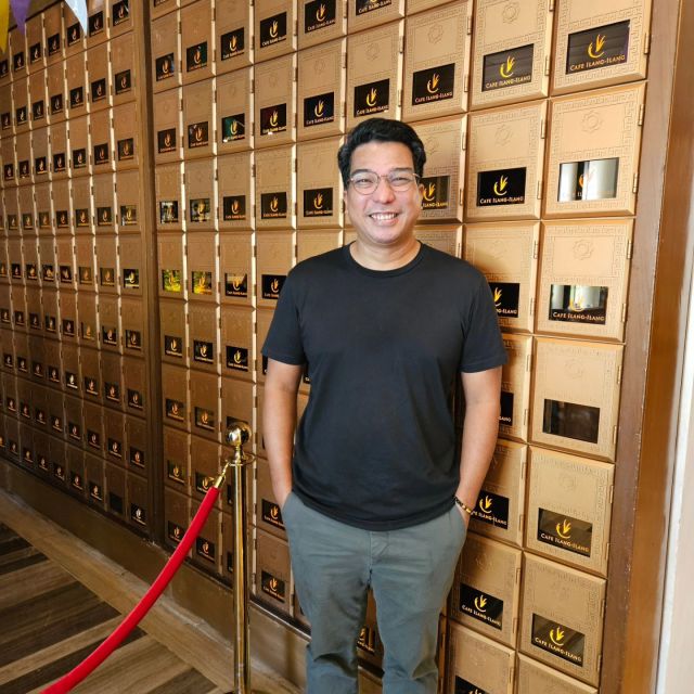 I had the chance to try Kapampangan signature dishes at the @themanilahotel Café Ilang-Ilang on their ongoing Pampanga food festival.
My favorites are the Kapampangan Bringhe, Adobong Balut and off couse the famous Kapampangan Orginal Sisig.

#cafeilangilang #cafeilangilangbuffet #themanilahotel #kapampanganfood #kapampangan #foodfinds #foodcravings