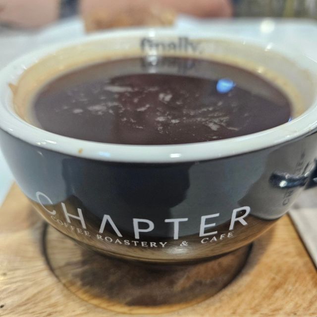 Today's coffee is from @chaptercoffeeph 🤗
Too bad there was no donut😪

Our recommendation, try nyo ung Salted Caramel Latte if you like your coffee little bit sweet☺️
✅️ SM North Edsa the Block

#coffeelover #coffee #daddyinfluencerph #daddybloggerph