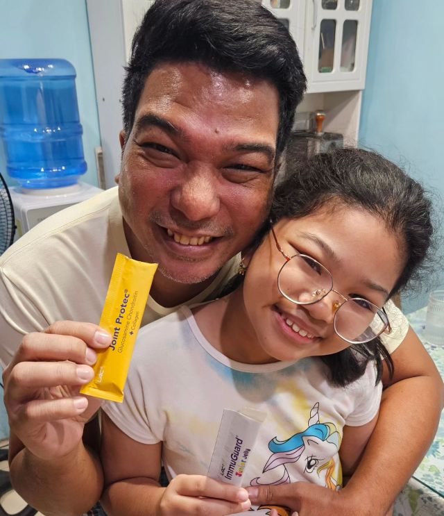 Thank you @lacworldwideph for keeping our family healthy and strong💪
Twinkle takes LAC Immuguard Junior with Probiotics daily. 
I take Joint Protec™ Glucosamine Chondroitin + Collagen to help me protect and strengthen my joints.

#LACnutritionforlife #LACcommunity  #daddyinfluencerph #daddybloggerph #daddydudes