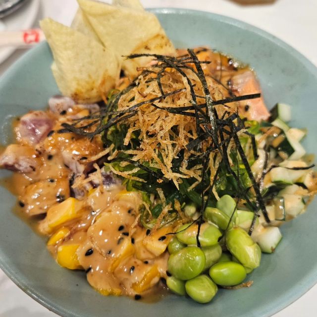 Fresh and vibrant textures😍 a burst of flavors top up with their signature creamy sauce😊

@tasteandtellmnl #chirashibowl #japanesefood #freshfish #foodcravings #foodinfluencerph